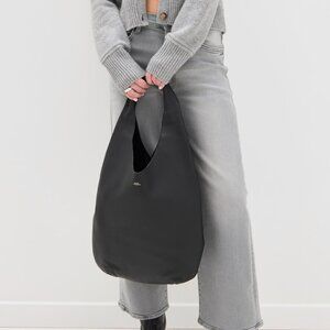 A.P.C. LE NEIGE TOTE BAG IN BLACK LEATHER